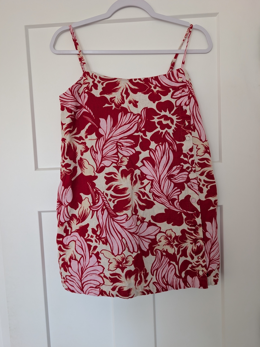 Abercrombie & Fitch Red and Cream Floral Spaghetti-Strap Romper Size Small